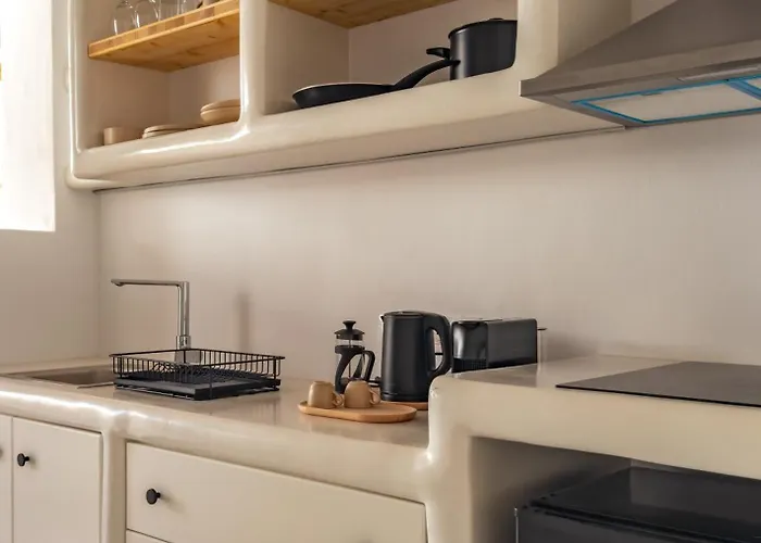 Alonia מלון דירות נאוסה